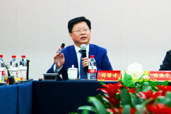 集团与泰州中学联合举办“校企同关爱，励学助成长”座谈会